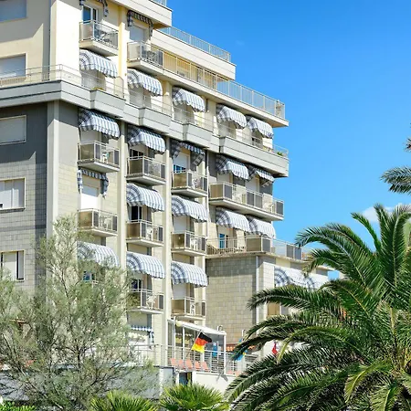 Jolanda 3* Lido di Camaiore