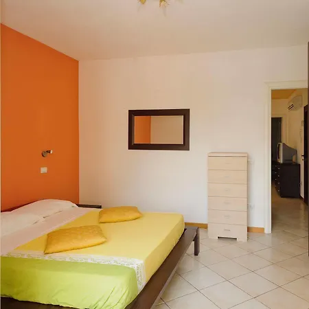 Hotel Jolanda 3*