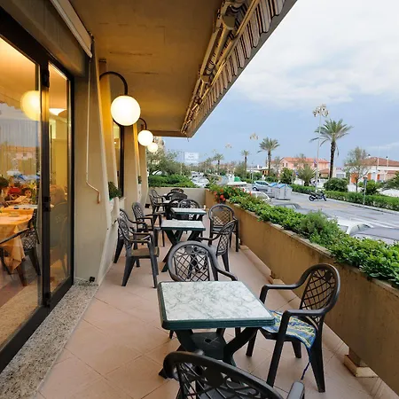 Jolanda 3* Lido di Camaiore